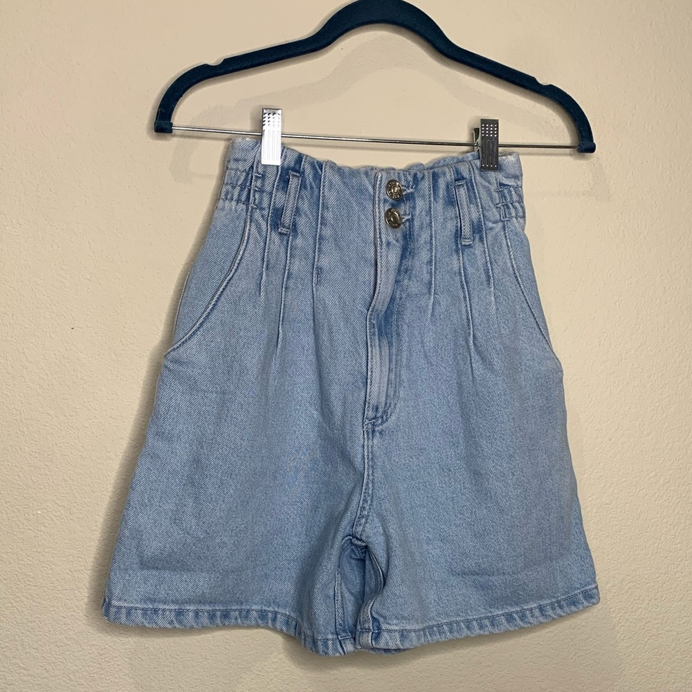 Zara High Waisted Paper Bag Jean Shorts, Light Wash, Size 0.